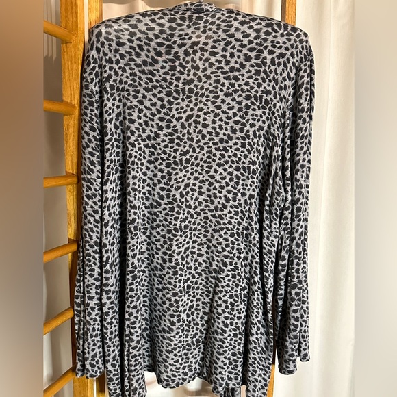 Lavish Plus Wrap Open Light Cardigan Animal Print Long Sleeve 2X - Picture 2 of 3